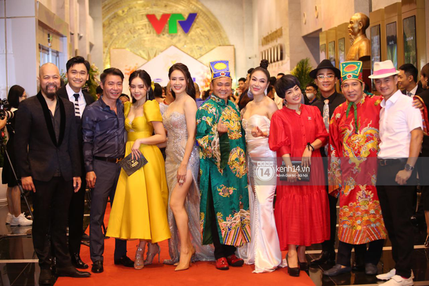 Thấy bất công thay cho Quỳnh Kool: Thường ngày mặc tôn dáng là thế, dự VTV Awards lại tự dìm hàng vì đầm bồng xòe - Ảnh 4.