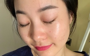 Nâng cấp serum từ The Ordinary lên phân khúc cao hơn, làn da tuổi 40 của tôi chưa bao giờ ẩm mượt đến vậy