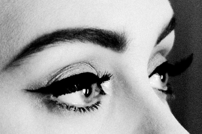 Adele trông như người lạ khi thiếu đi đường kẻ mắt trứ danh - Ảnh 4.