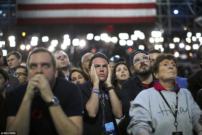 Chùm ảnh: Toàn nước Mỹ hồi hộp chờ đón kết quả bầu cử Tổng thống lần thứ 45 - Ảnh 13.