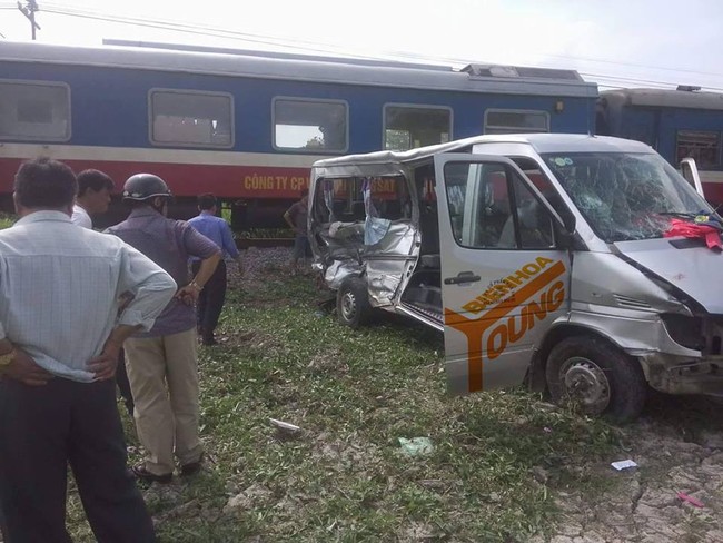 Biên Hòa: Tàu hỏa tông ô tô, 2 người tử vong tại chỗ, 2 người tử vong ở bệnh viện - Ảnh 1.