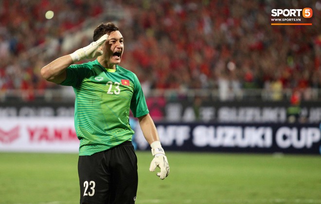 Văn Lâm suýt từ bỏ bóng đá trở thành quân nhân và ký ức thủng lưới 13 bàn một trận - Ảnh 2.