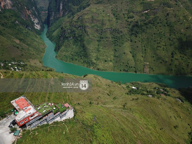 GĐ Sở XD Hà Giang nói về Mã Pì Lèng Panorama: Xây dựng điểm dừng chân cho du khách là cần thiết nhưng kèm theo các phòng nghỉ nhiều dịch vụ thì không nên - Ảnh 1.