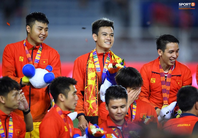 U22 Việt Nam ăn mừng cực cảm xúc khi vô địch SEA Games 30 - Ảnh 18.