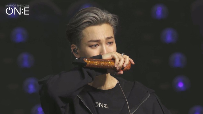 Jimin diễn sân khấu solo Filter siêu sexy khiến fan mất máu thôi chưa đủ, còn oà khóc như trẻ con làm ai cũng rưng rưng theo - Ảnh 6.