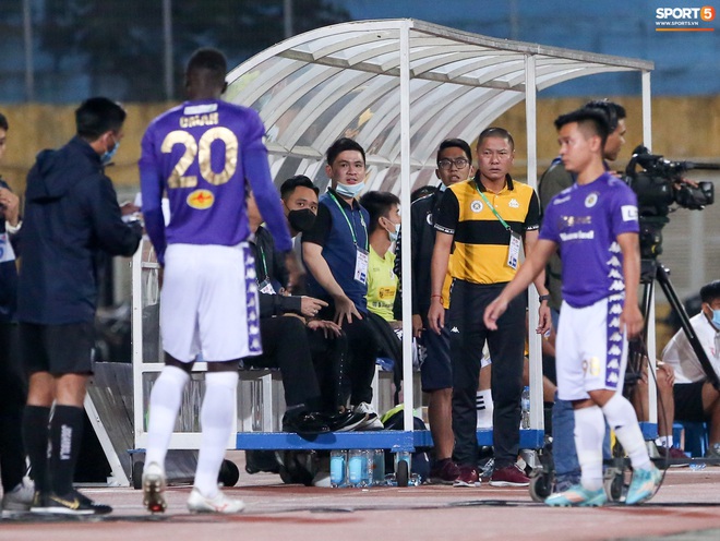 Quang Hải suýt mất bàn thắng đầu tiên ở V.League 2020 vì trợ lý HLV viết chữ xấu - Ảnh 2.