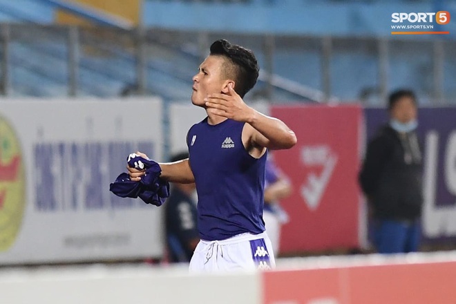 Quang Hải suýt mất bàn thắng đầu tiên ở V.League 2020 vì trợ lý HLV viết chữ xấu - Ảnh 1.