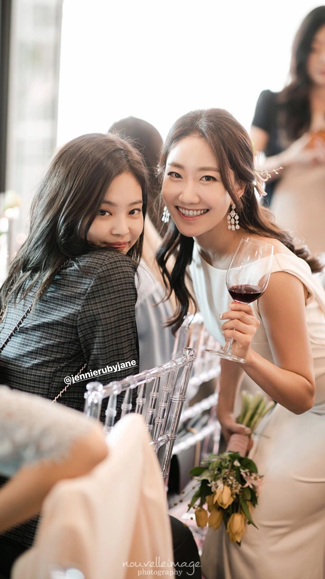 Dàn mỹ nhân Hàn đi đám cưới mà style giản dị hết sức: Jennie, Somi đến nữ phụ chuyển giới Itaewon Class đều chung ý tưởng lên đồ - Ảnh 1.