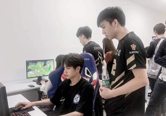 Khi nam thần Hoa ngữ cuồng game: Người mạnh tay mua luôn đội tuyển, người quyết định lập đội game cho riêng mình - Ảnh 10.