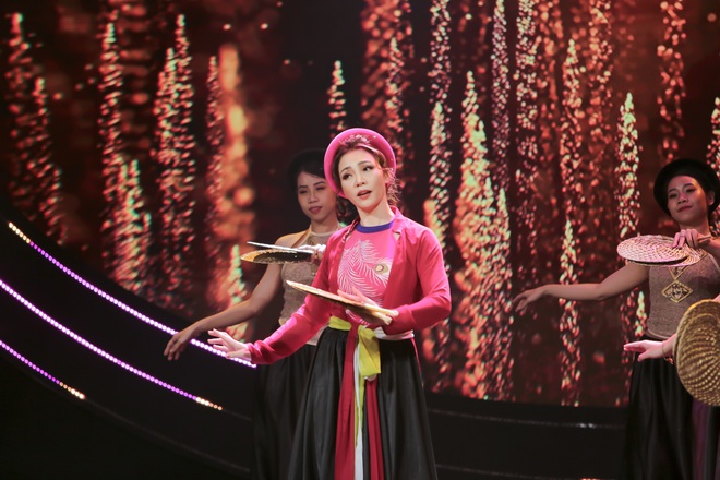 Và Tôi Vẫn Hát: Hồ Quỳnh Hương ôm mặt khóc khi nhìn thấy chị gái tỏa sáng trong show ca hát - Ảnh 10.