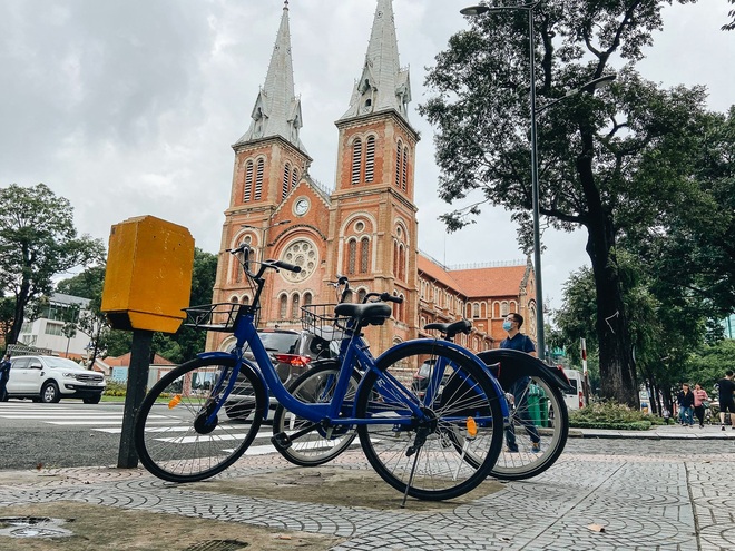 Trải nghiệm xe đạp công cộng cho thuê 10.000 đồng/giờ lần đầu lăn bánh trên đường phố Sài Gòn - Ảnh 1.