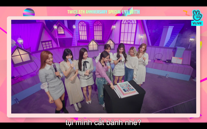 Tròn 5 năm debut, TWICE mở buổi live đặc biệt: Jeongyeon vắng mặt, các thành viên không ngại spoil ca khúc mới khiến fan sướng rơn - Ảnh 97.