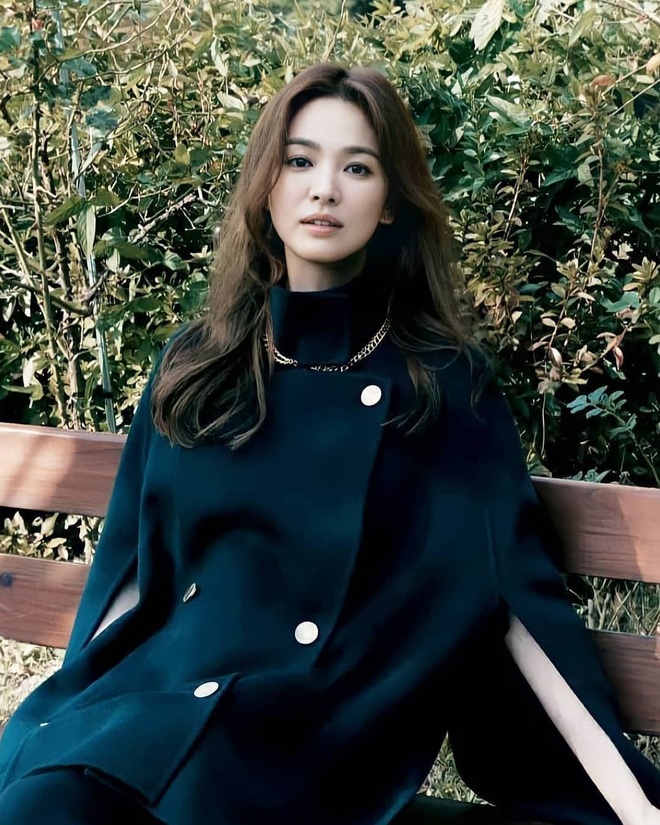 Song Hye Kyo gây xôn xao vì bộ ảnh mới: Gương mặt cứng đơ và dừ hơn hẳn, nghi PTS ít nên nhan sắc thật bị bóc trần - Ảnh 3.