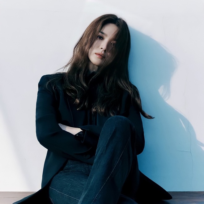 Song Hye Kyo gây xôn xao vì bộ ảnh mới: Gương mặt cứng đơ và dừ hơn hẳn, nghi PTS ít nên nhan sắc thật bị bóc trần - Ảnh 4.