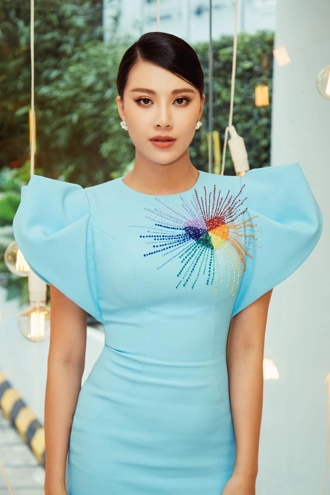 Á hậu Kim Duyên đi làm giám khảo nhưng netizen chỉ tập trung vào chiếc váy phản chủ - Ảnh 6.