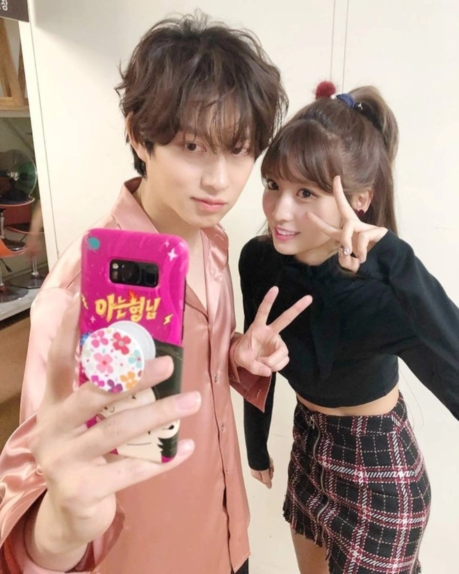 Bi Rain - Momo (TWICE) đăng ảnh selfie chung cực ngọt, dân tình rần rần: Liệu Kim Tae Hee và Heechul... có ghen không? - Ảnh 6.