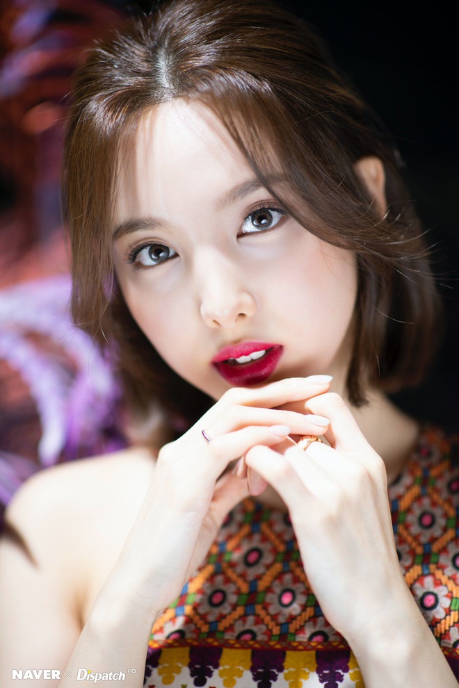 Jihyo là main vocal của TWICE mà lép vế trong bài chủ đề suốt 2 năm, fan tranh cãi producer thiên vị Nayeon, ngó lơ thành viên khác - Ảnh 11.