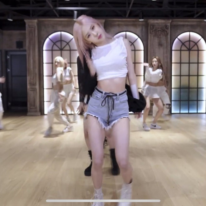 BLACKPINK tung video vũ đạo mới, fan chưa kịp vui đã soi ra chi tiết đáng báo động ở cánh tay của Rosé - Ảnh 3.