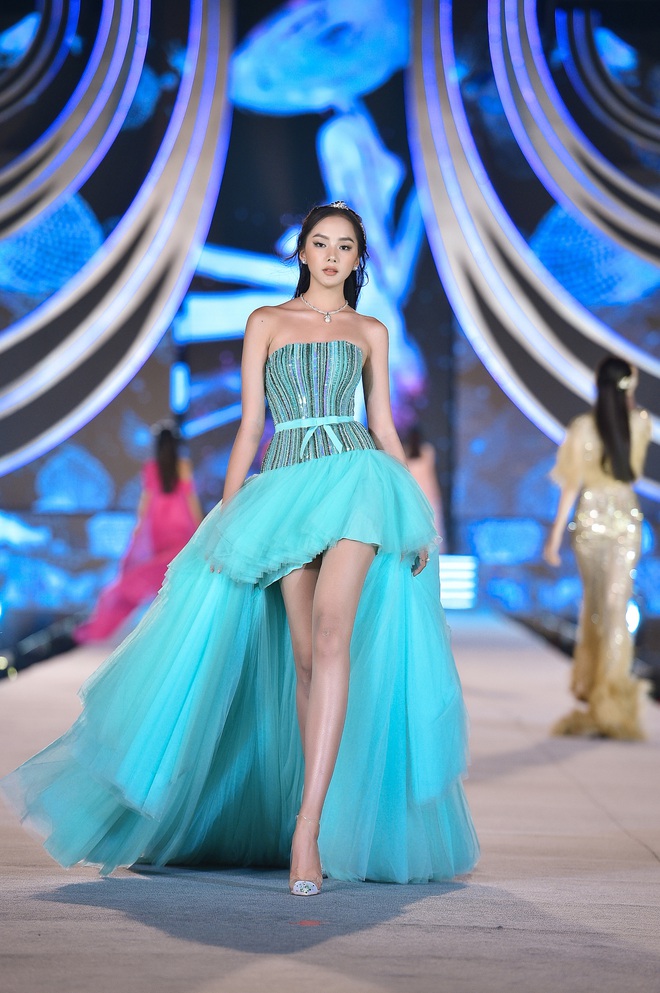 Công bố top 5 Người đẹp thời trang Hoa hậu Việt Nam 2020: Doãn Hải My mất hút, 2 chân dài nổi bật và các mỹ nhân đáng gờm lên ngôi - Ảnh 7.