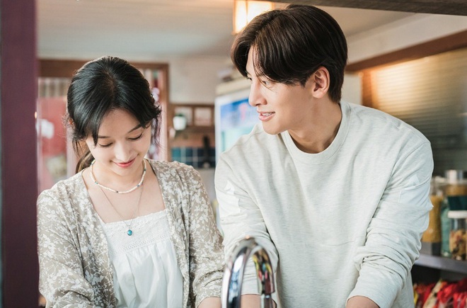 Tìm ra couple nhan sắc hoàn hảo nhất Kbiz: Ji Chang Wook và nữ thần Hậu Duệ Mặt Trời sóng đôi, visual đòi mạng hay gì? - Ảnh 3.