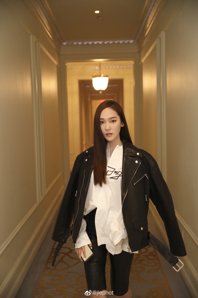 Jessica Jung lên đồ “chanh sả” dự NYFW nhưng lại bị phóng viên quốc tế dìm thê thảm, lộ từ chân ngắn đến mặt trắng bệch lệch tông - Ảnh 2.