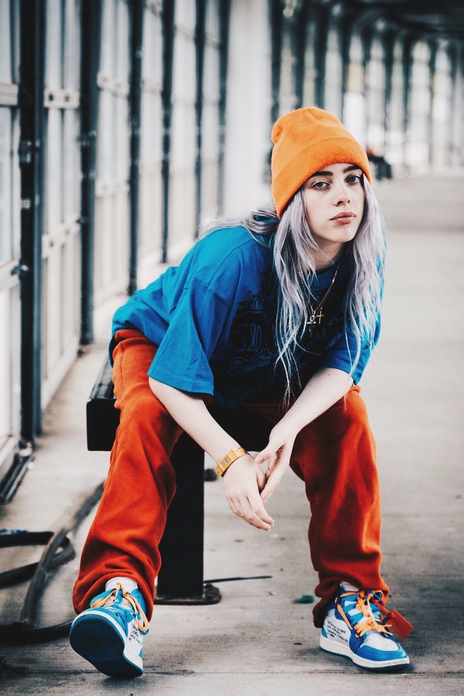 Bất ngờ lý do sau việc thiên tài Grammy Billie Eilish toàn mặc đồ siêu rộng, tưởng đơn giản nhưng lại rất đáng suy ngẫm - Ảnh 2.