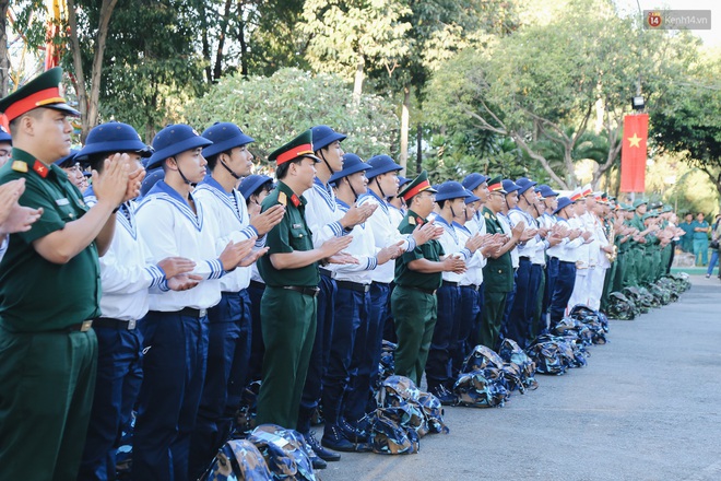 Những nữ tân binh xinh đẹp ở Sài Gòn tình nguyện nhập ngũ, thực hiện nghĩa vụ bảo vệ Tổ Quốc  - Ảnh 7.