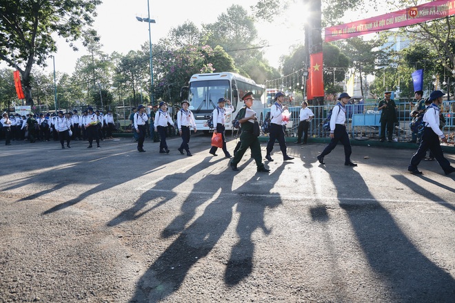 Những nữ tân binh xinh đẹp ở Sài Gòn tình nguyện nhập ngũ, thực hiện nghĩa vụ bảo vệ Tổ Quốc  - Ảnh 12.