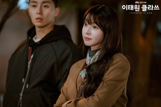 Review Tầng Lớp Itaewon: Các chị đại kình nhau cực gắt, càng xem càng choáng kế hoạch báo thù 15 năm của đầu gấu Park Seo Joon - Ảnh 5.