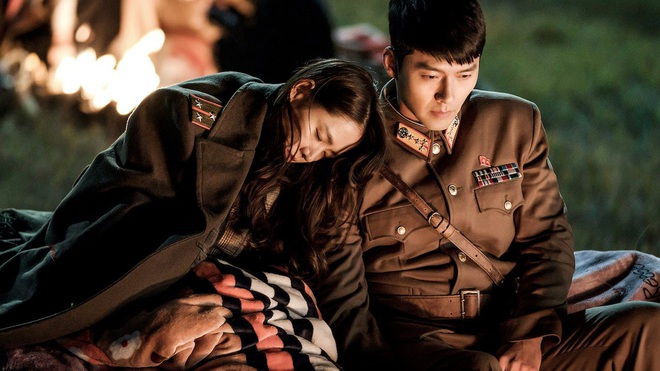 Valentine xem lại Crash Landing On You là chuẩn bài: Son Ye Jin - Hyun Bin tìm thấy nhau cả trên phim lẫn đời thực rồi! - Ảnh 2.