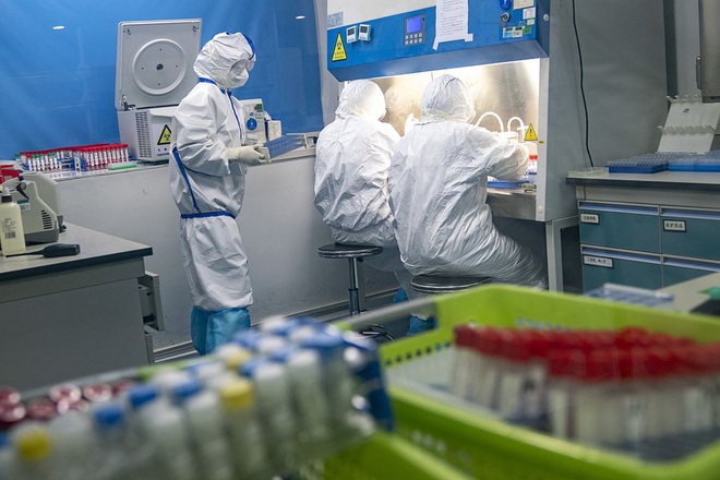 Trung Quốc chế tạo thành công huyết tương chứa kháng thể chống lại virus corona chủng mới, lấy từ những người đã khỏi bệnh - Ảnh 1.