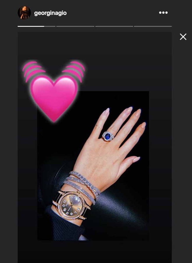 Choáng với giá trị số trang sức Georgina đeo trên tay hậu Valentine, fan lập tức xôn xao: Ronaldo lại vừa chơi lớn cũng nên - Ảnh 1.