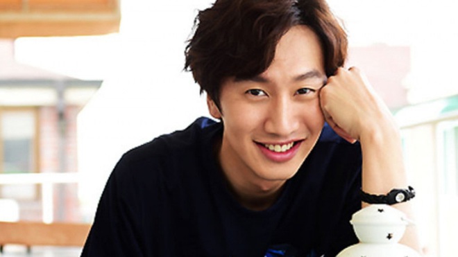 Lee Kwang Soo gặp tai nạn giao thông và phải nhập viện phẫu thuật gấp, công ty tiết lộ tình trạng hiện tại - Ảnh 1.