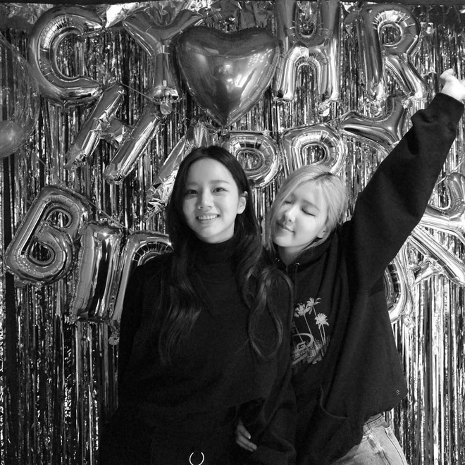 Loạt hình sinh nhật nóng bỏng tay của cặp bạn thân Rosé (BLACKPINK) - Hyeri (Girls Day): Bộ đôi mỹ nhân thân thiết của Kpop, khung hình nào cũng xinh ngỡ ngàng - Ảnh 7.