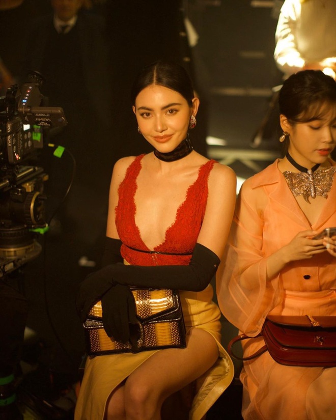 IU và Mai Davika ngồi cạnh nhau trên front row show Gucci nhưng vòng 1 sexy bức người của mỹ nhân Thái mới là nhân tố hot nhất - Ảnh 8.