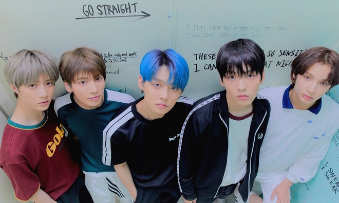 Tưởng được ngậm thìa vàng từ lúc debut, boygroup em trai BTS vẫn phải ngủ chung 1 phòng trong ký túc xá - Ảnh 2.