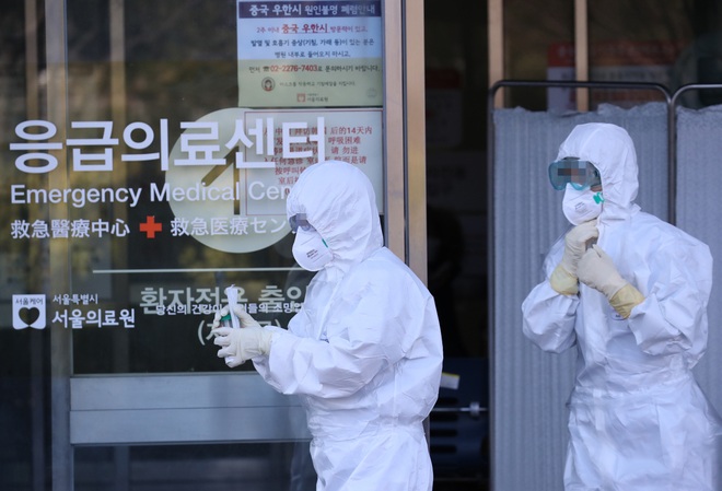 Nóng: Đã có 82 người nhiễm virus corona tại Hàn Quốc, 23 trường hợp từ bệnh nhân siêu lây nhiễm - Ảnh 1.