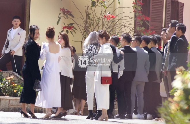 Binz, Soobin Hoàng Sơn và hội gentleman Vbiz xuất hiện cực điển trai trong đám cưới Tóc Tiên và Hoàng Touliver - Ảnh 5.