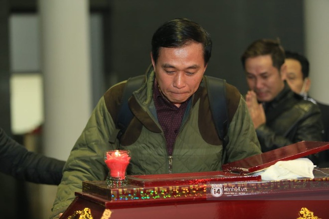 Xuân Bắc, Thanh Lam cùng dàn nghệ sĩ Việt không giấu được nỗi buồn, bật khóc trong tang lễ NSƯT Vũ Mạnh Dũng - Ảnh 10.