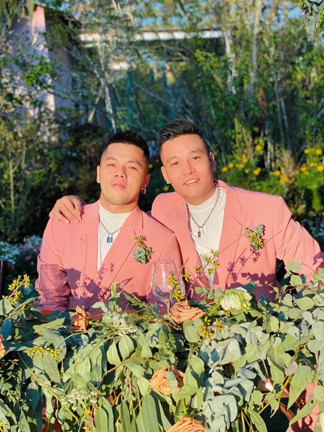 Bộ đôi LGBT nổi tiếng, từng hợp tác với toàn sao cỡ bự Vbiz cầu hôn trong đám cưới Tóc Tiên sau 8 năm yêu - Ảnh 5.