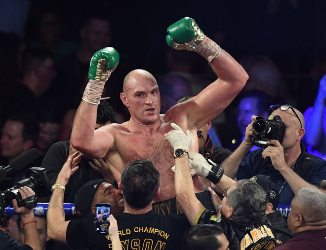 Hủy diệt không thương tiếc nhà vô địch bất bại, người khổng lồ cao 2m06 Tyson Fury giành đai thế giới trong màn so tài được cả làng boxing chờ đợi - Ảnh 8.