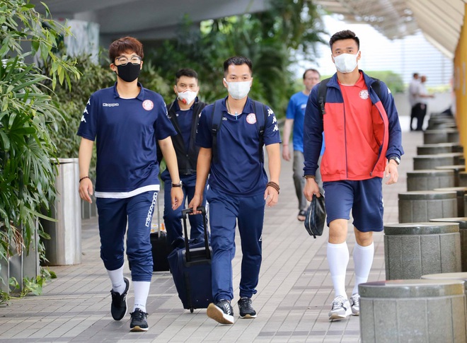 Vượt qua sợ hãi virus corona, Công Phượng nai nịt kín mít đến Singapore tìm chiến thắng đầu tiên ở châu lục - Ảnh 1.