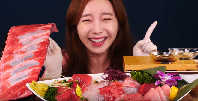 Youtuber Ssoyoung tìm ra chân ái khi mukbang cá ngừ: hóa ra phần sườn cá mới là tuyệt nhất - Ảnh 15.