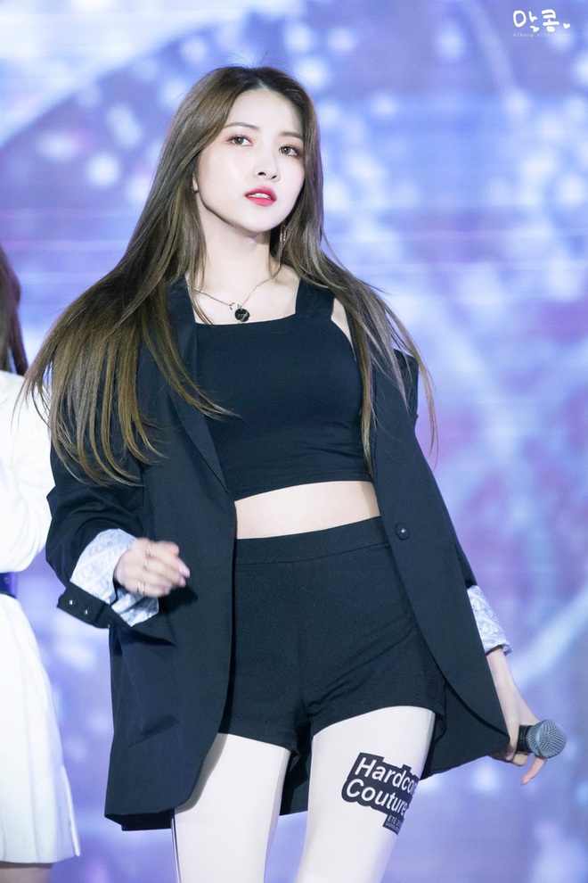 Điểm tên 5 ngôi sao Kpop từng có nghệ danh đặc biệt trước khi debut: IU, Jungkook hay Chungha gây bất ngờ lớn?  - Ảnh 5.