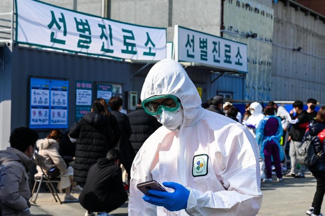 Chuyên gia Hàn Quốc: Nữ bệnh nhân số 31 chưa chắc đã là trường hợp siêu lây nhiễm virus corona - Ảnh 2.