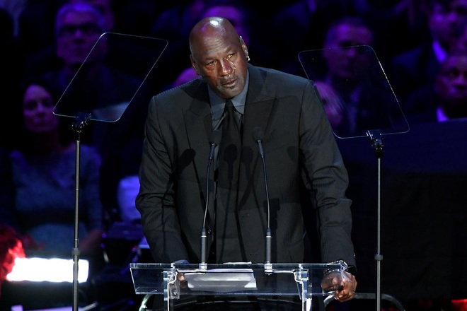Lễ tưởng niệm Kobe Bryant: Jennifer Lopez - Michael Jordan bật khóc bên dàn sao, Alicia Keys - Beyonce biểu diễn trước 20.000 người - Ảnh 10.