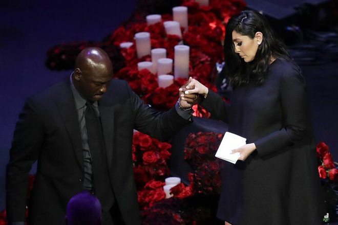 Lễ tưởng niệm Kobe Bryant: Jennifer Lopez - Michael Jordan bật khóc bên dàn sao, Alicia Keys - Beyonce biểu diễn trước 20.000 người - Ảnh 3.