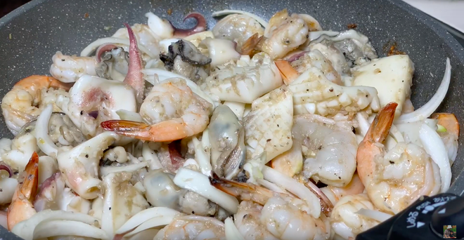 Mẹ con Quỳnh Trần - bé Sa được ủng hộ nhiệt tình với món bánh xèo thanh long, dù ở nước Nhật xa xôi vẫn góp phần giải cứu nông sản Việt Nam - Ảnh 8.