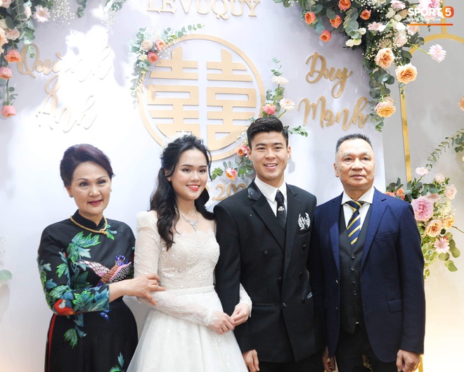 Vợ chồng cựu chủ tịch CLB Sài Gòn hôn nhau ngọt ngào, quẩy cực sung trong đám cưới con gái Quỳnh Anh - Ảnh 5.
