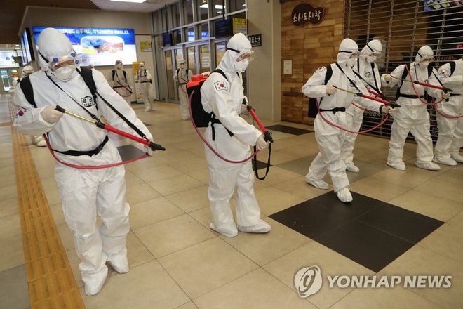 Hàn Quốc: Thêm 3 người thiệt mạng vì virus corona, 586 trường hợp nhiễm mới, tổng số ca mắc bệnh vượt 3700 - Ảnh 2.